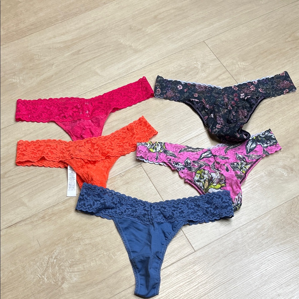 HANKY PANKY (5 PIECE)
THONGS ASSORTED COLORS AND STYLES